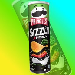  Pringles Kickin' Sour Cream, Hagymás Tejfölös ízű Csípős Chips  - 160g