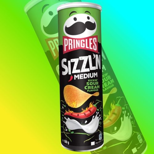 Pringles Kickin' Sour Cream, Hagymás Tejfölös ízű Csípős Chips  - 160g